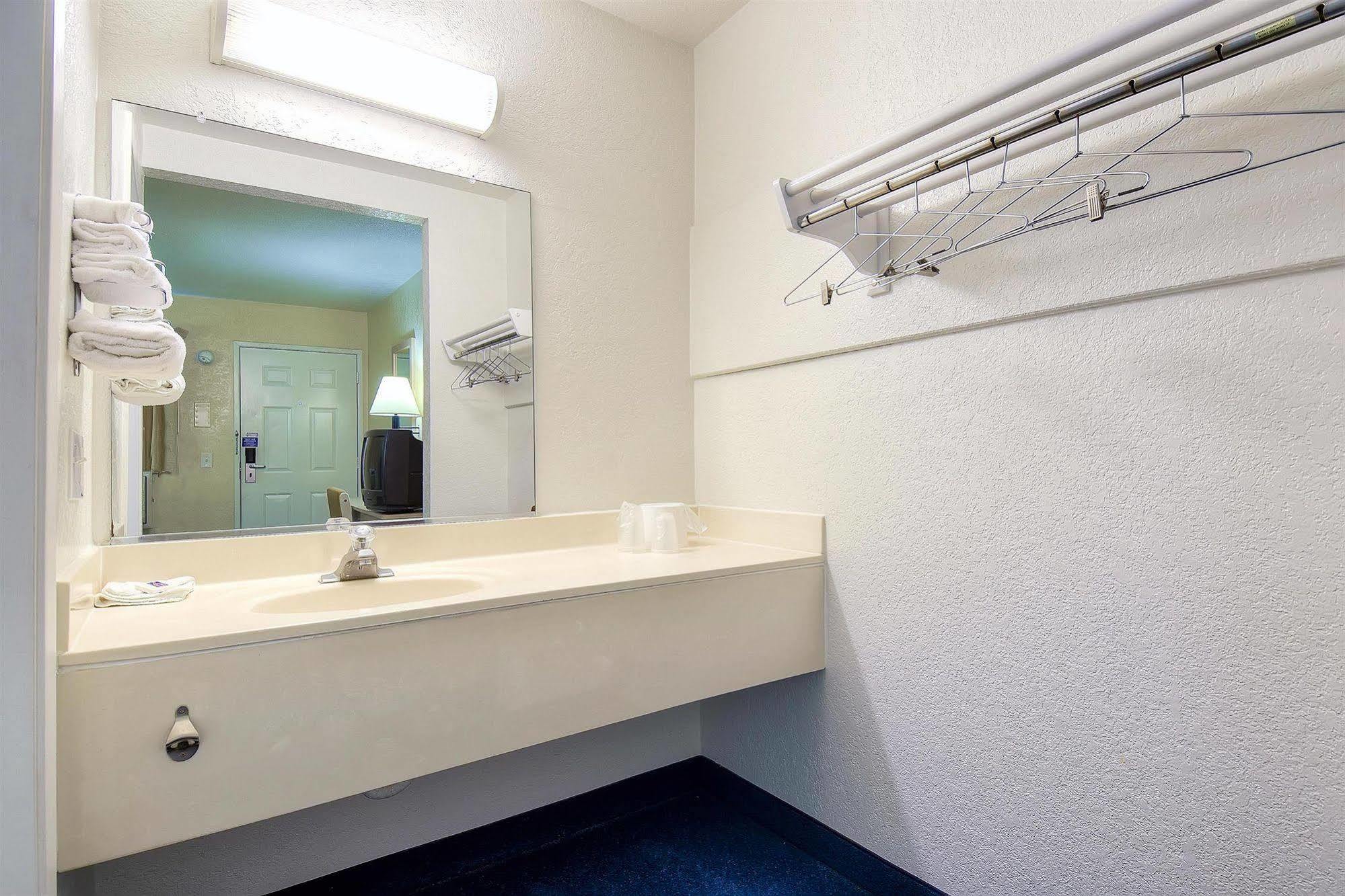 Motel 6 Anaheim Stadium - Orange Zewnętrze zdjęcie