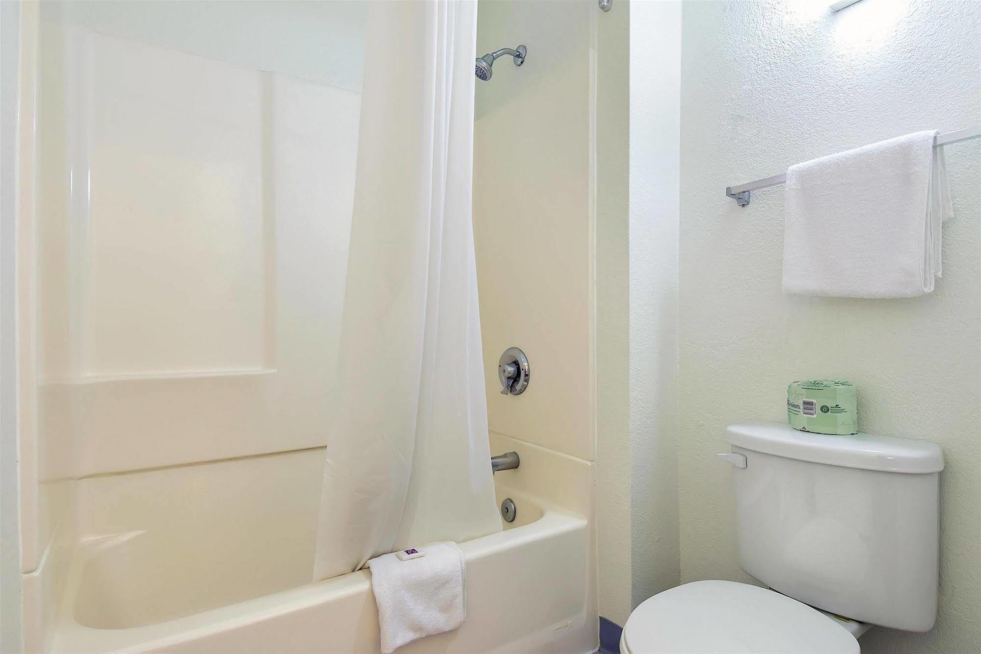 Motel 6 Anaheim Stadium - Orange Zewnętrze zdjęcie