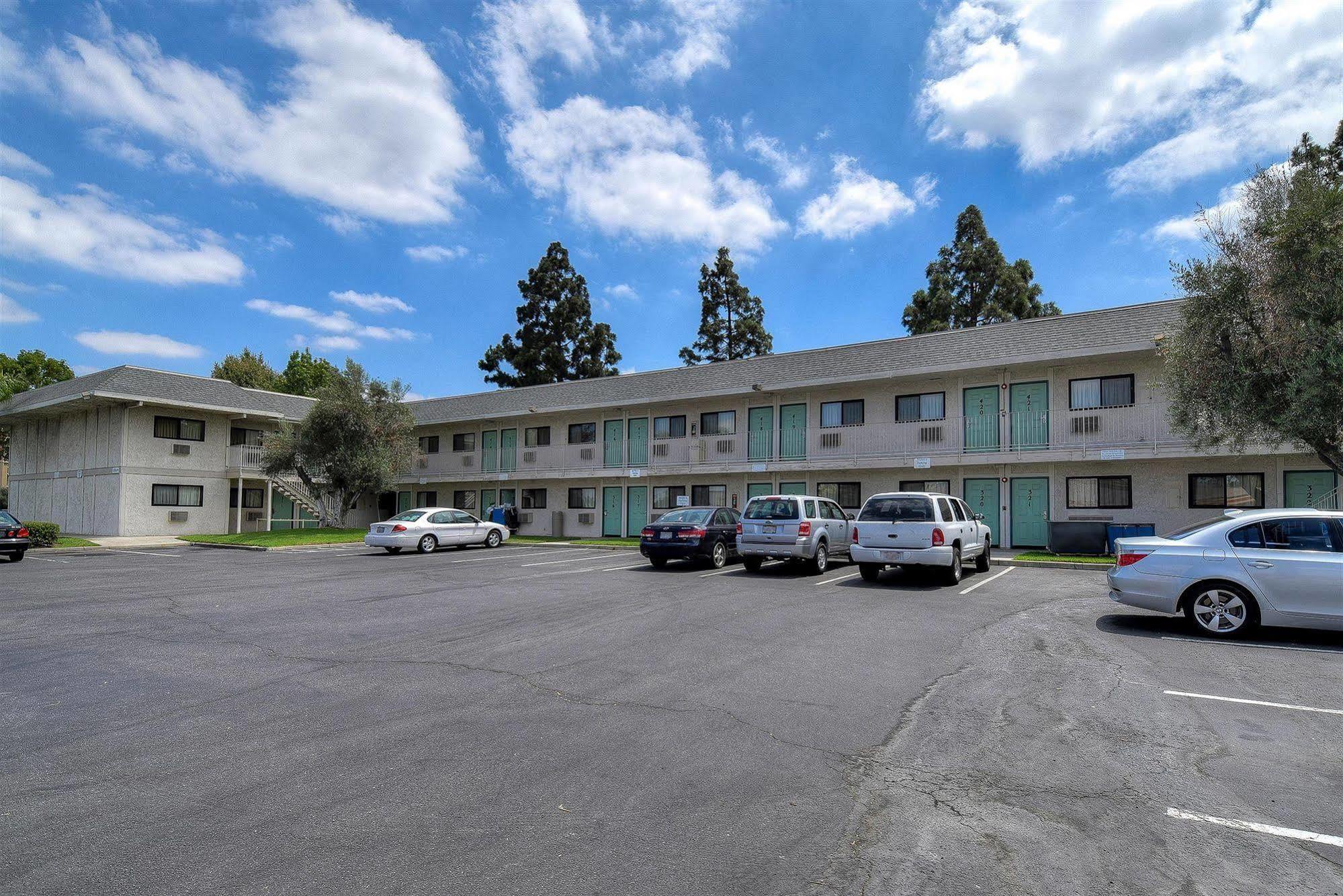 Motel 6 Anaheim Stadium - Orange Zewnętrze zdjęcie