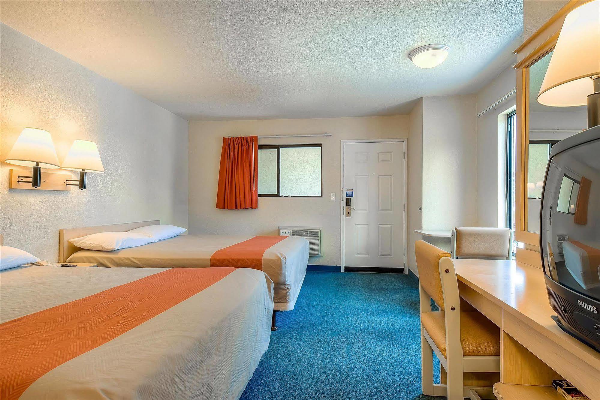 Motel 6 Anaheim Stadium - Orange Zewnętrze zdjęcie