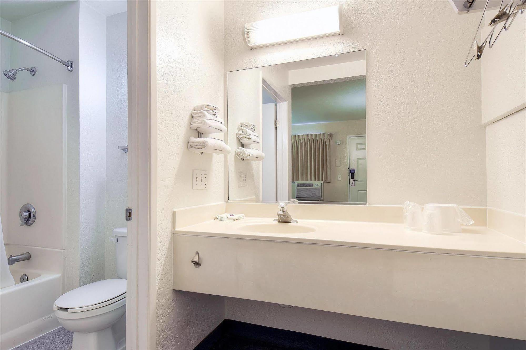 Motel 6 Anaheim Stadium - Orange Zewnętrze zdjęcie