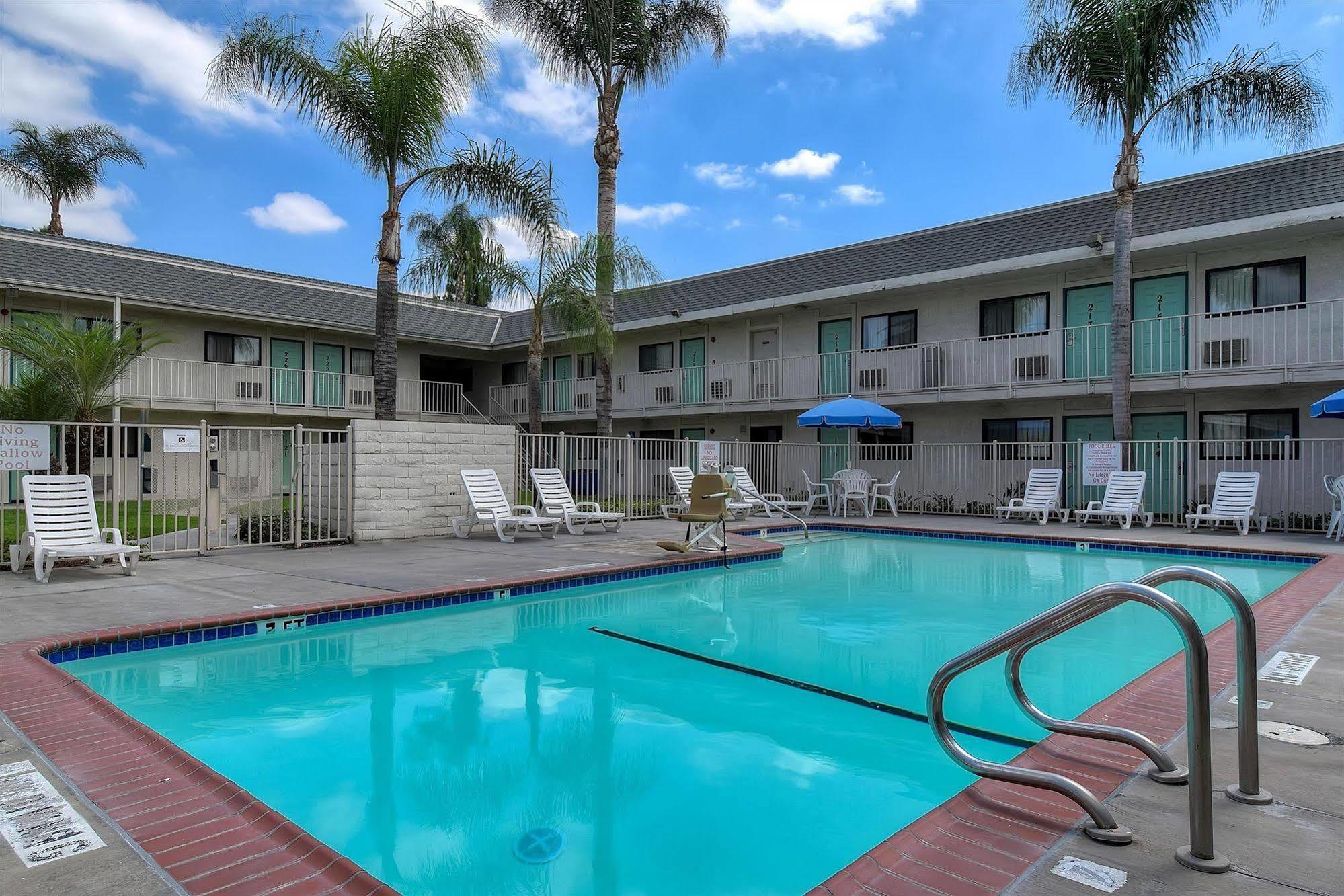 Motel 6 Anaheim Stadium - Orange Zewnętrze zdjęcie