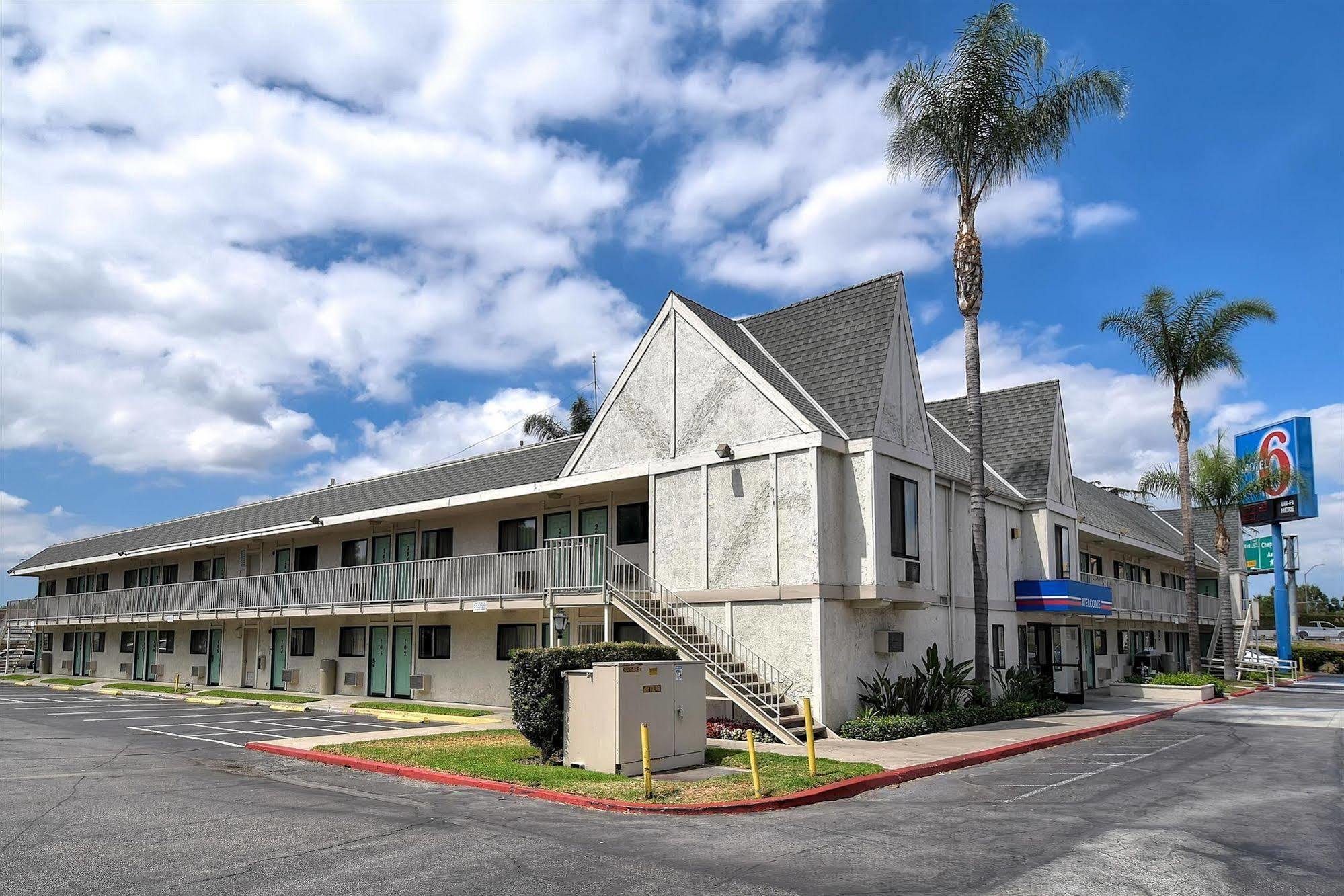 Motel 6 Anaheim Stadium - Orange Zewnętrze zdjęcie