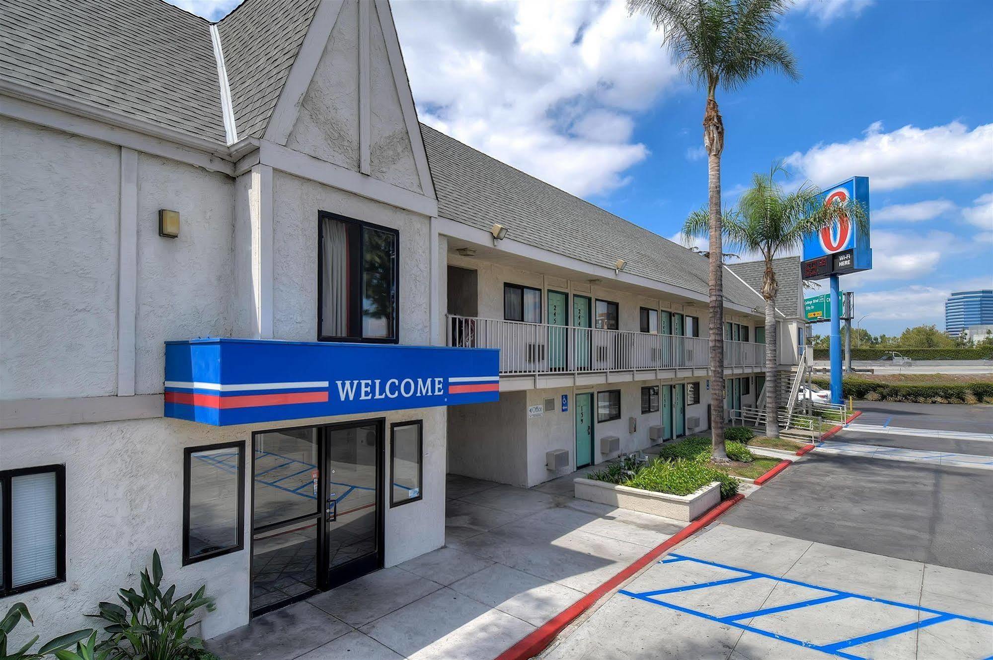 Motel 6 Anaheim Stadium - Orange Zewnętrze zdjęcie