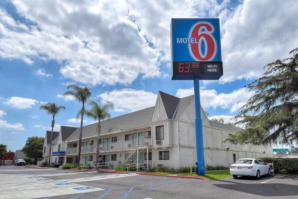 Motel 6 Anaheim Stadium - Orange Zewnętrze zdjęcie